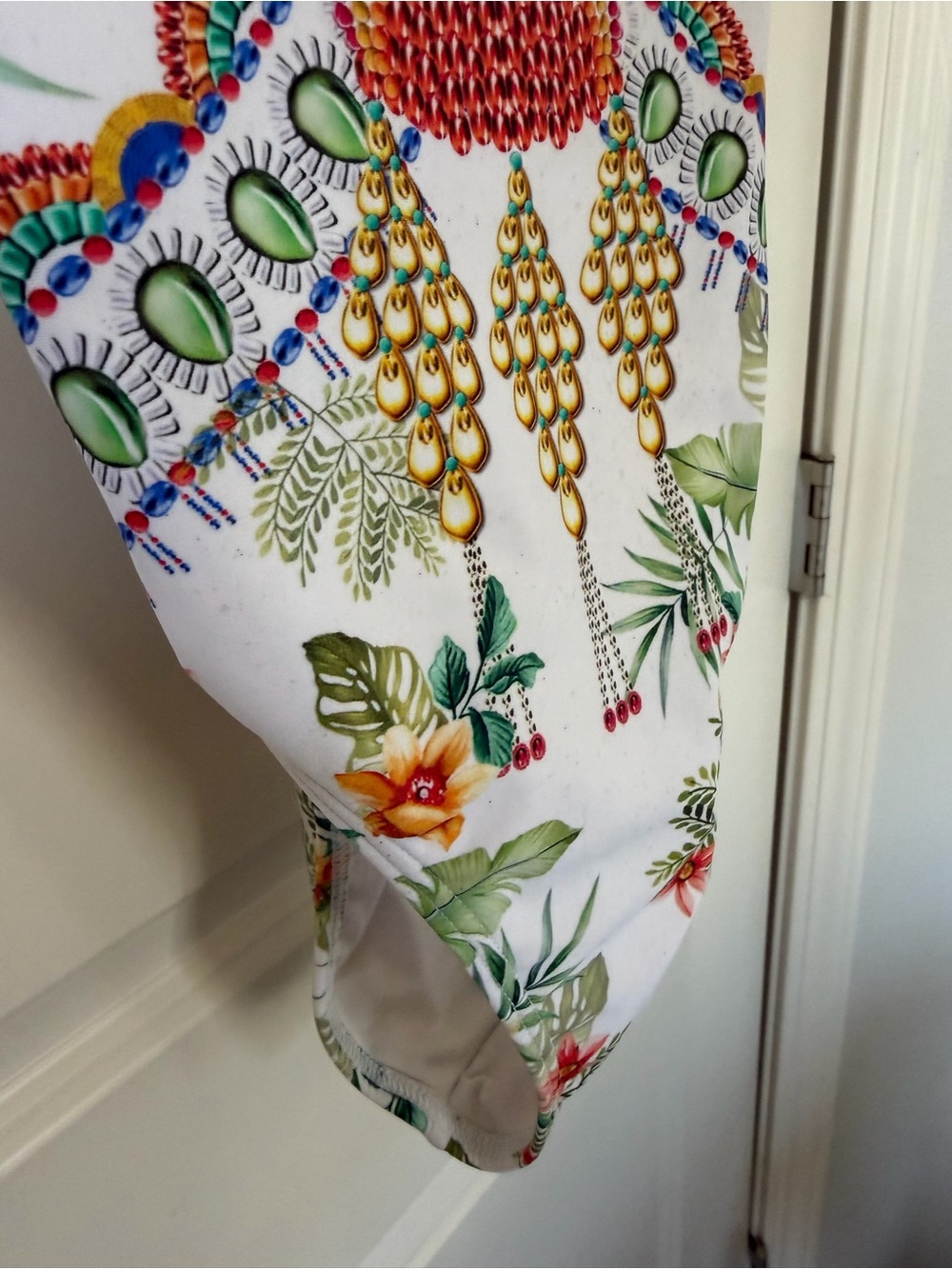 VENUS White Tropical Print Bodycon swimsuit with Jewel Motif - Picture 4 of 10
